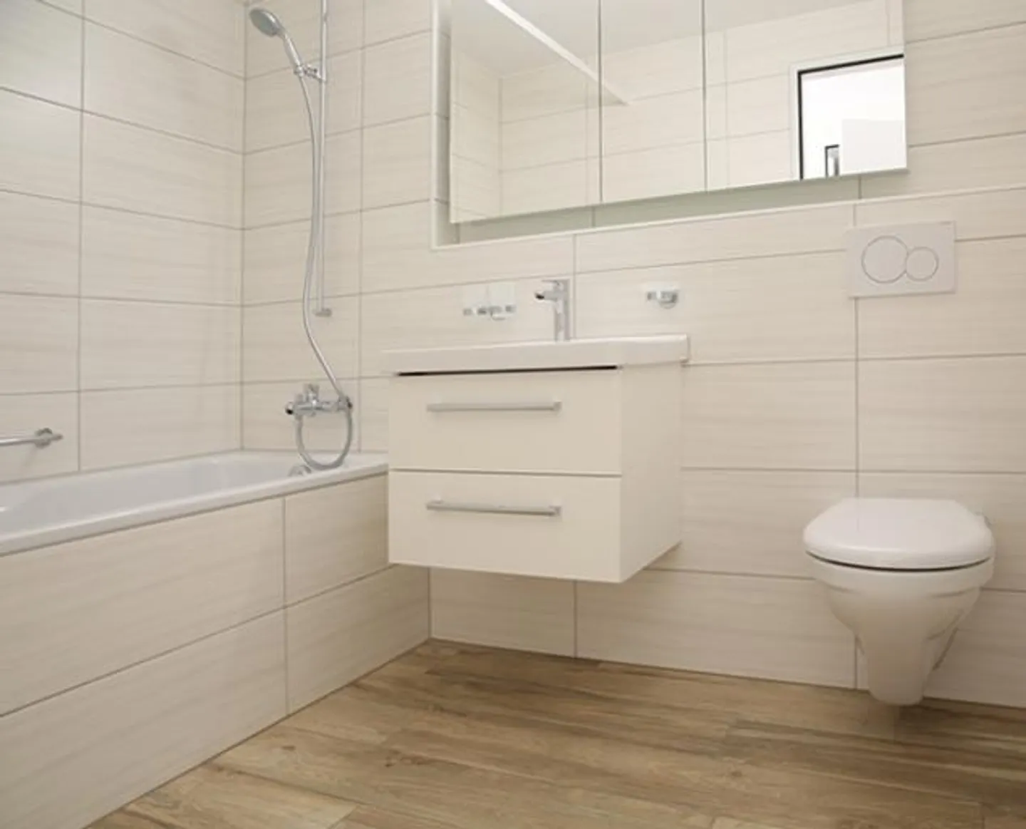 Modern apartment with garden seating area and private laundry room - Photo 5 of 7