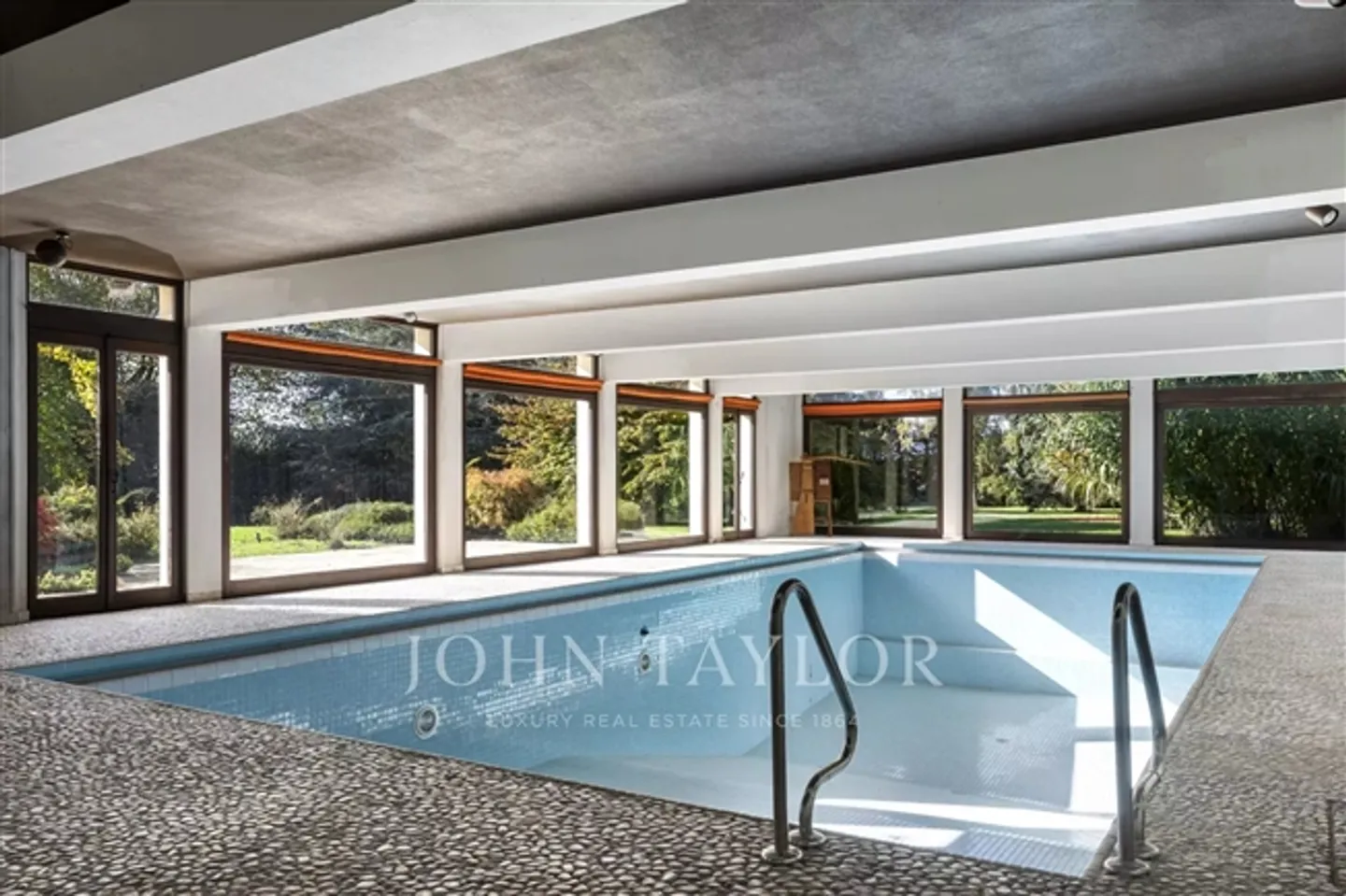 Luxurious Property in the Green Outside Lausanne - Photo 4 of 5