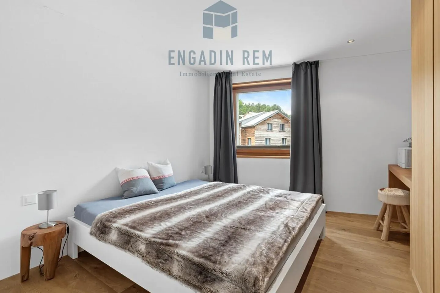 Appartement élégant de 4,5 pièces avec finition de haute qualité et balcon couvert - Photo 9 sur 13