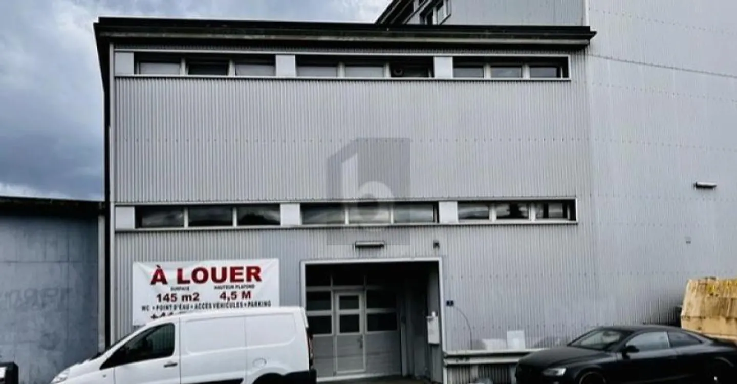MOLTO BELLO SPAZIO INDUSTRIALE PER ARTIGIANATO - Foto 1 di 4