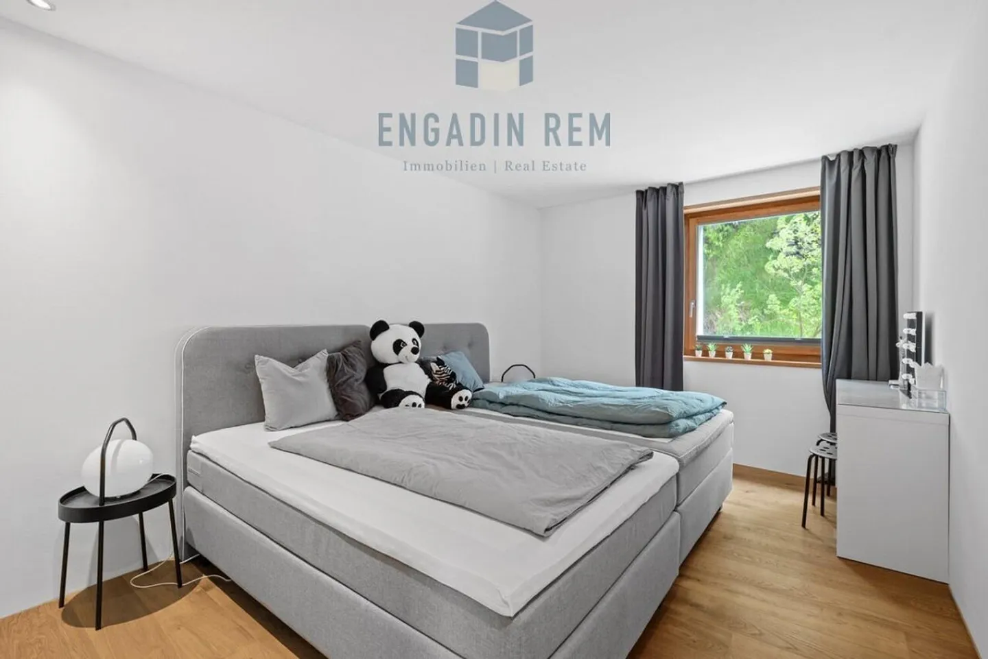 Appartement élégant de 4,5 pièces avec finition de haute qualité et balcon couvert - Photo 10 sur 13