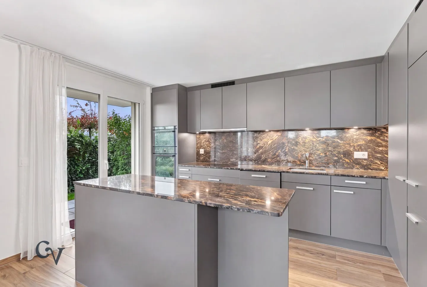 Family-friendly living with spacious garden in Uetikon am See - Photo 2 of 20