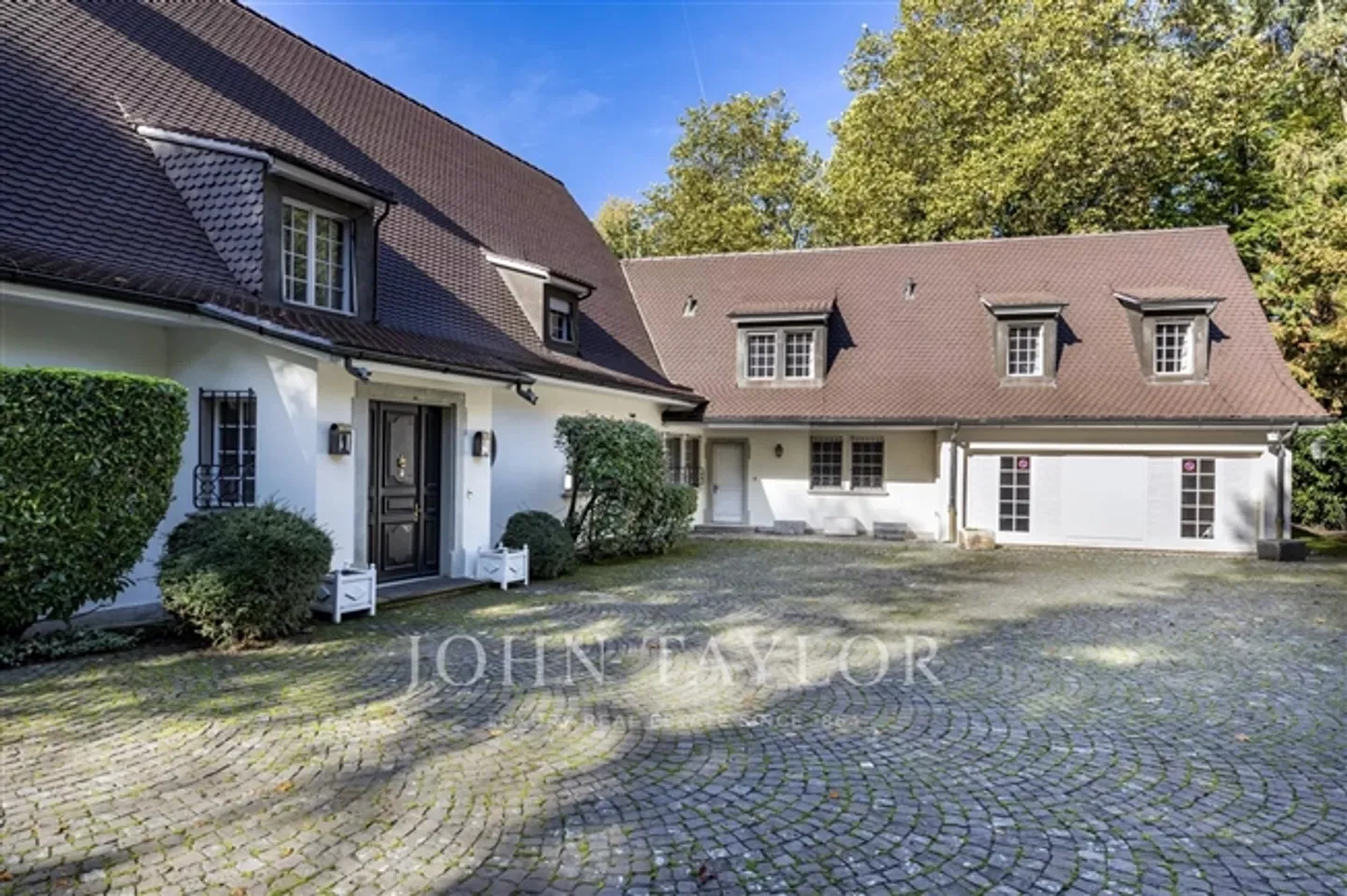 Luxurious Property in the Green Outside Lausanne - Photo 5 of 5