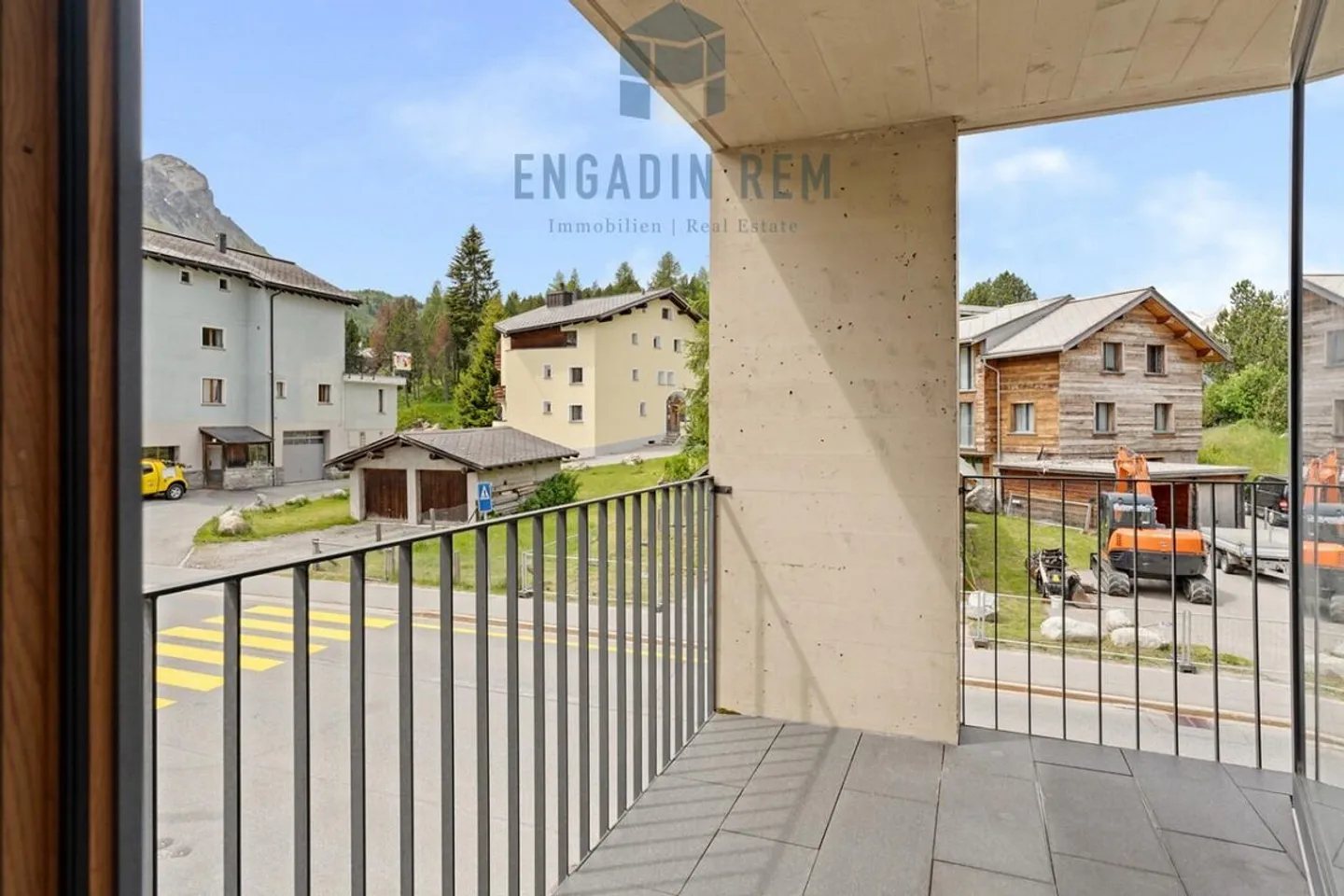 Appartement élégant de 4,5 pièces avec finition de haute qualité et balcon couvert - Photo 5 sur 13