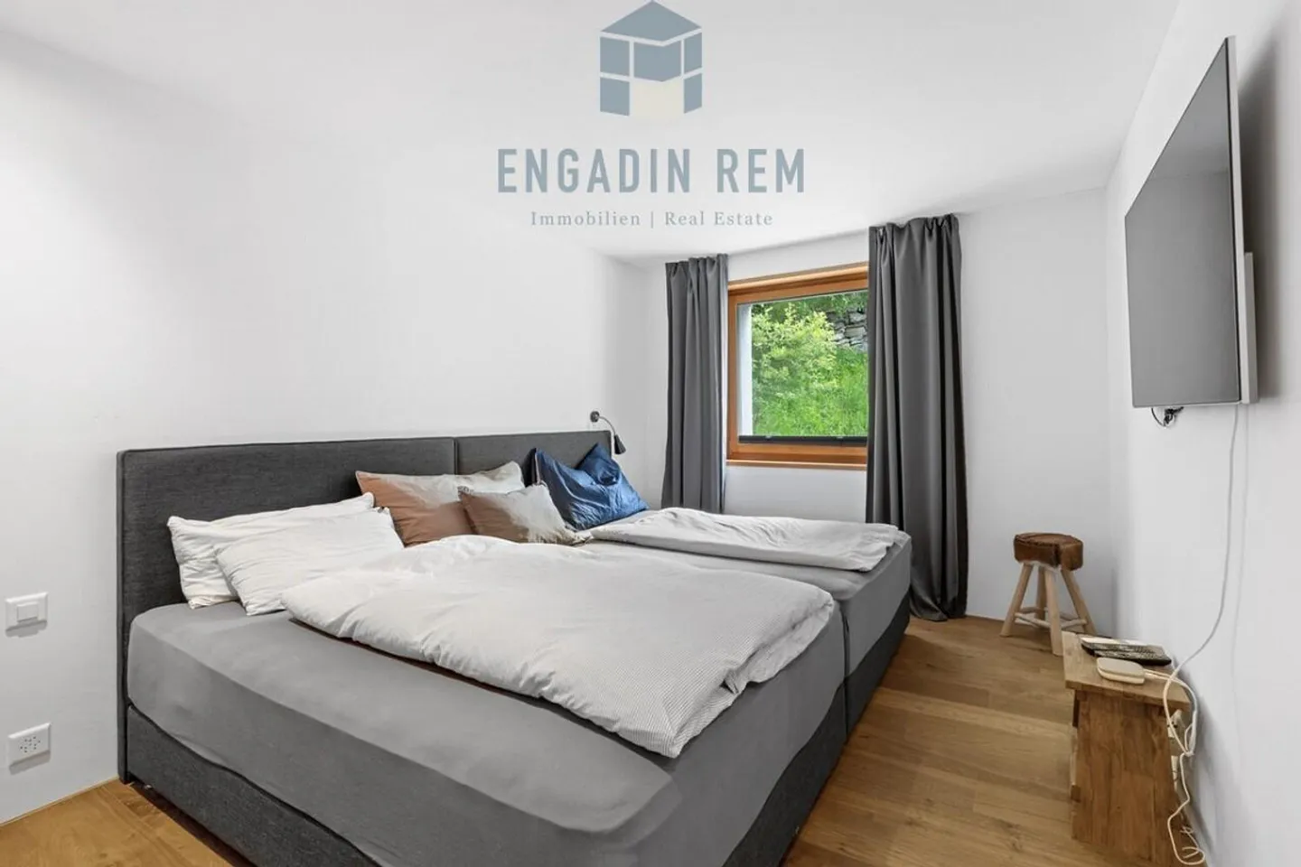 Appartement élégant de 4,5 pièces avec finition de haute qualité et balcon couvert - Photo 6 sur 13