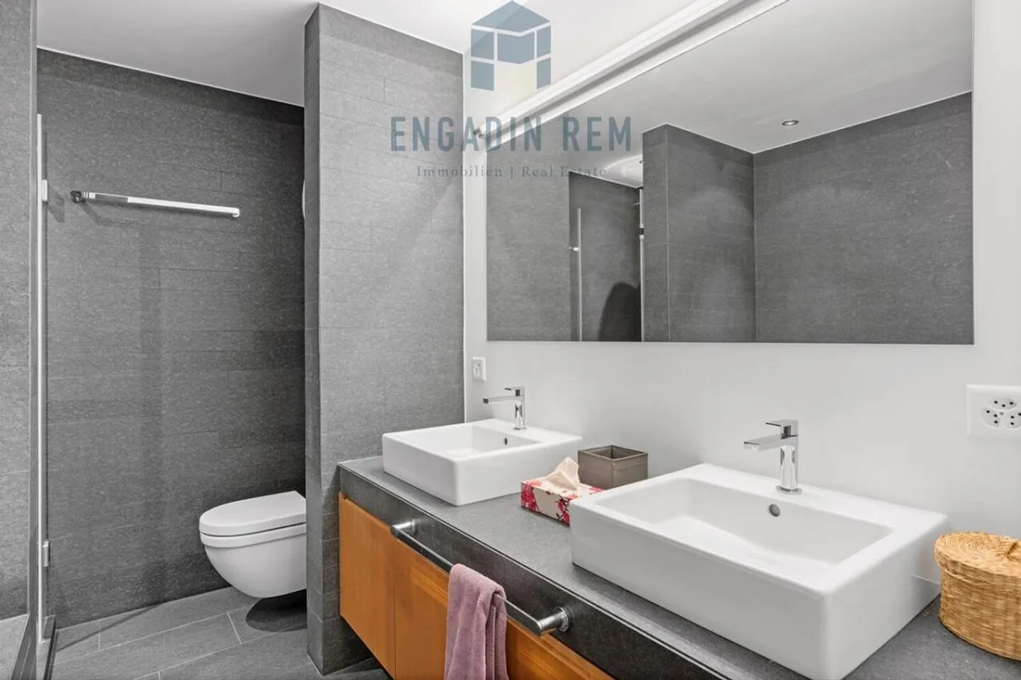 Appartement élégant de 4,5 pièces avec finition de haute qualité et balcon couvert - Photo 7 sur 13