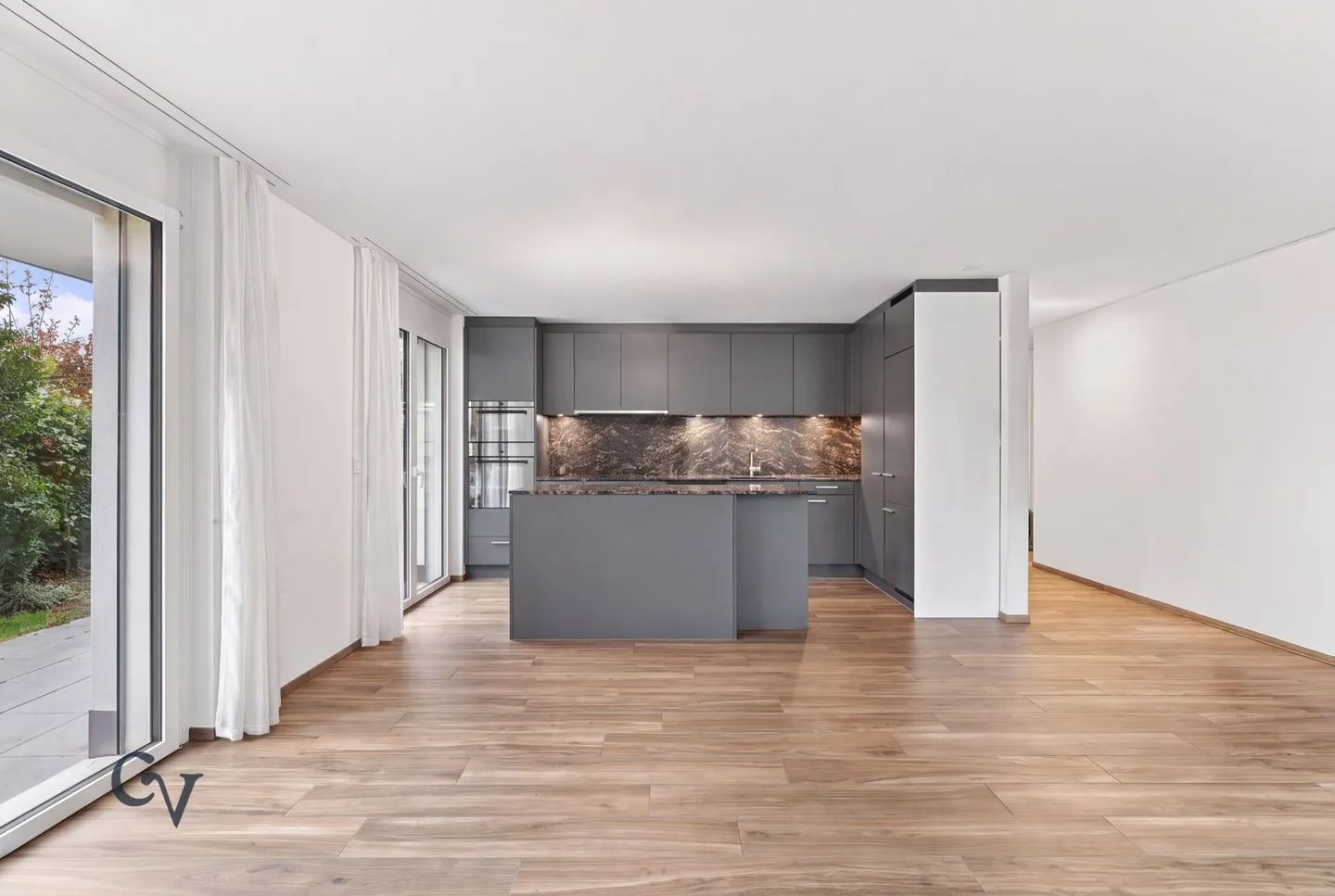 Family-friendly living with spacious garden in Uetikon am See - Photo 3 of 20