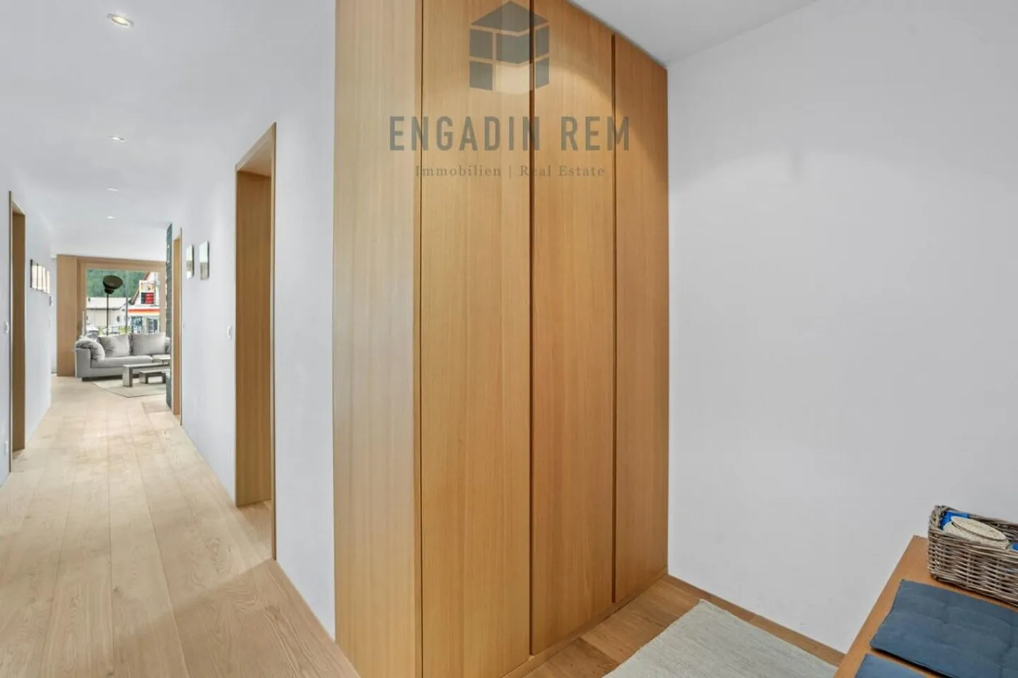 Appartement élégant de 4,5 pièces avec finition de haute qualité et balcon couvert - Photo 12 sur 13