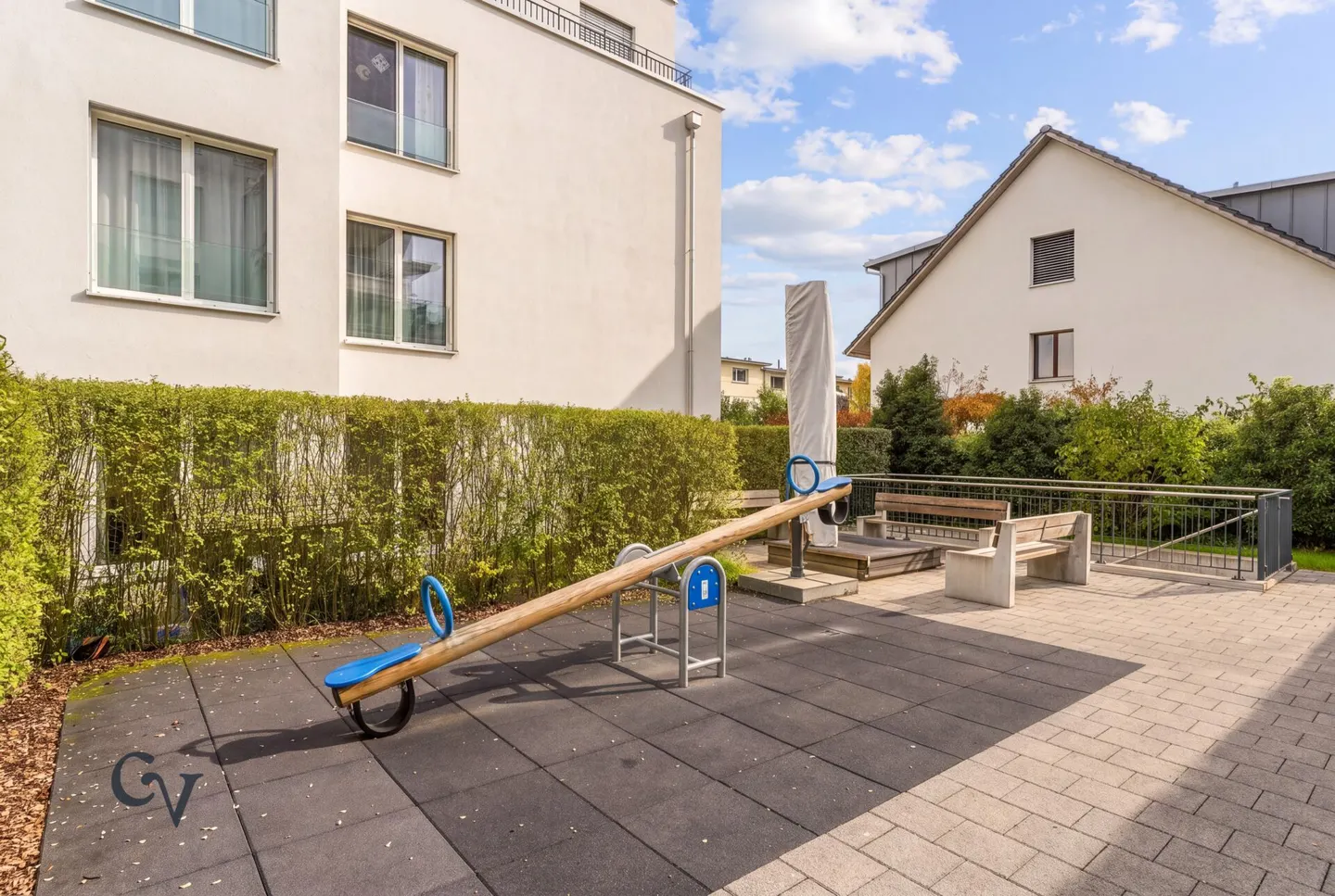 Family-friendly living with spacious garden in Uetikon am See - Photo 13 of 20
