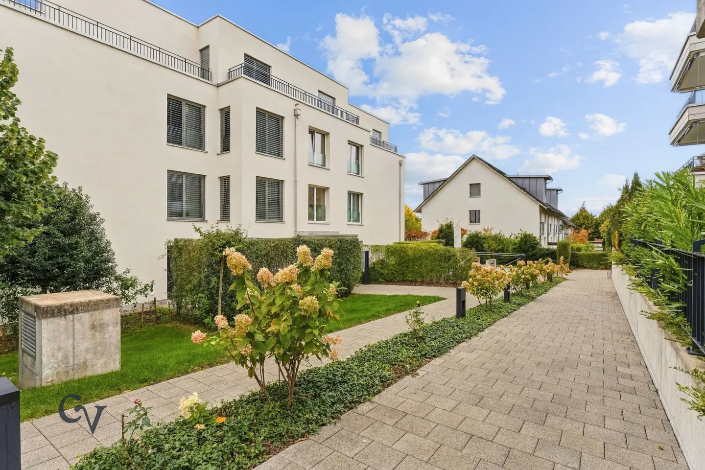 Family-friendly living with spacious garden in Uetikon am See - Photo 14 of 20