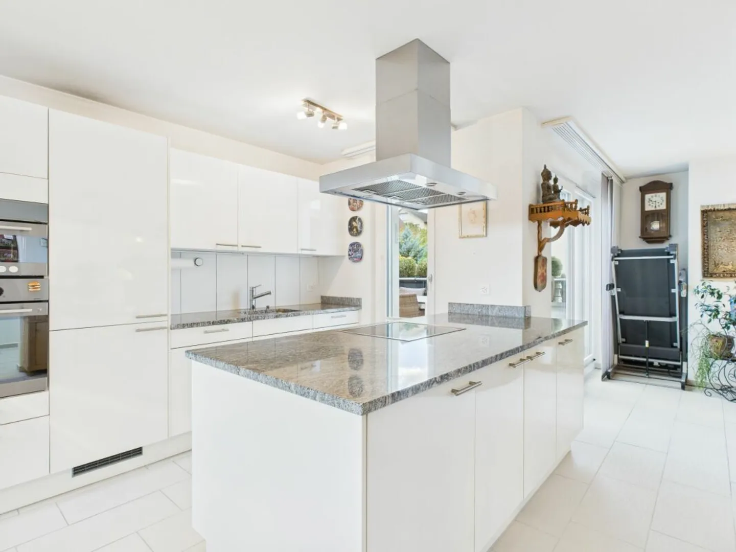 Spacious Attic Apartment with Terraces - Photo 4 of 8