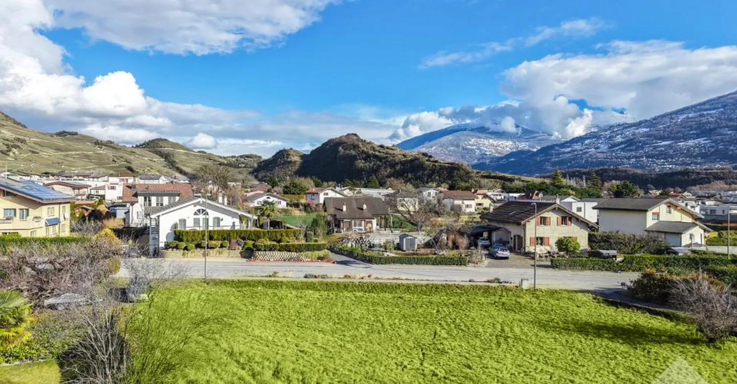 Spacious Apartment with Alpine Views - Photo 1 of 11