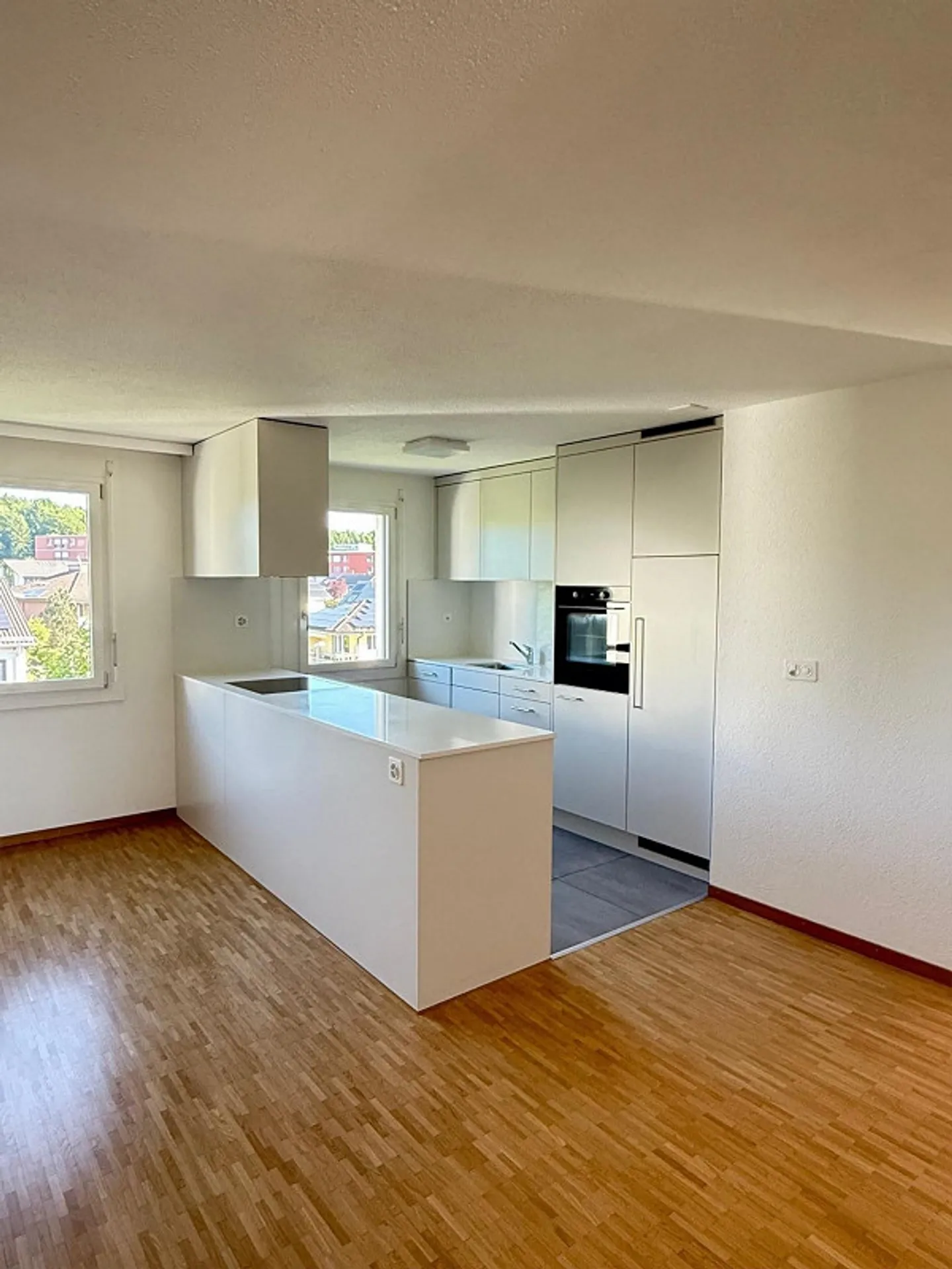 Spacious 4.5 Room Apartment - Photo 2 of 7