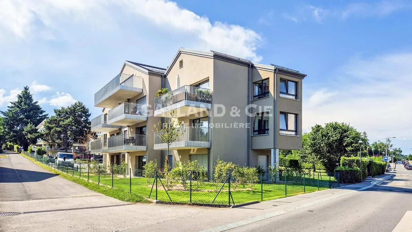 Places de parc extérieures motos - Photo 1 sur 2