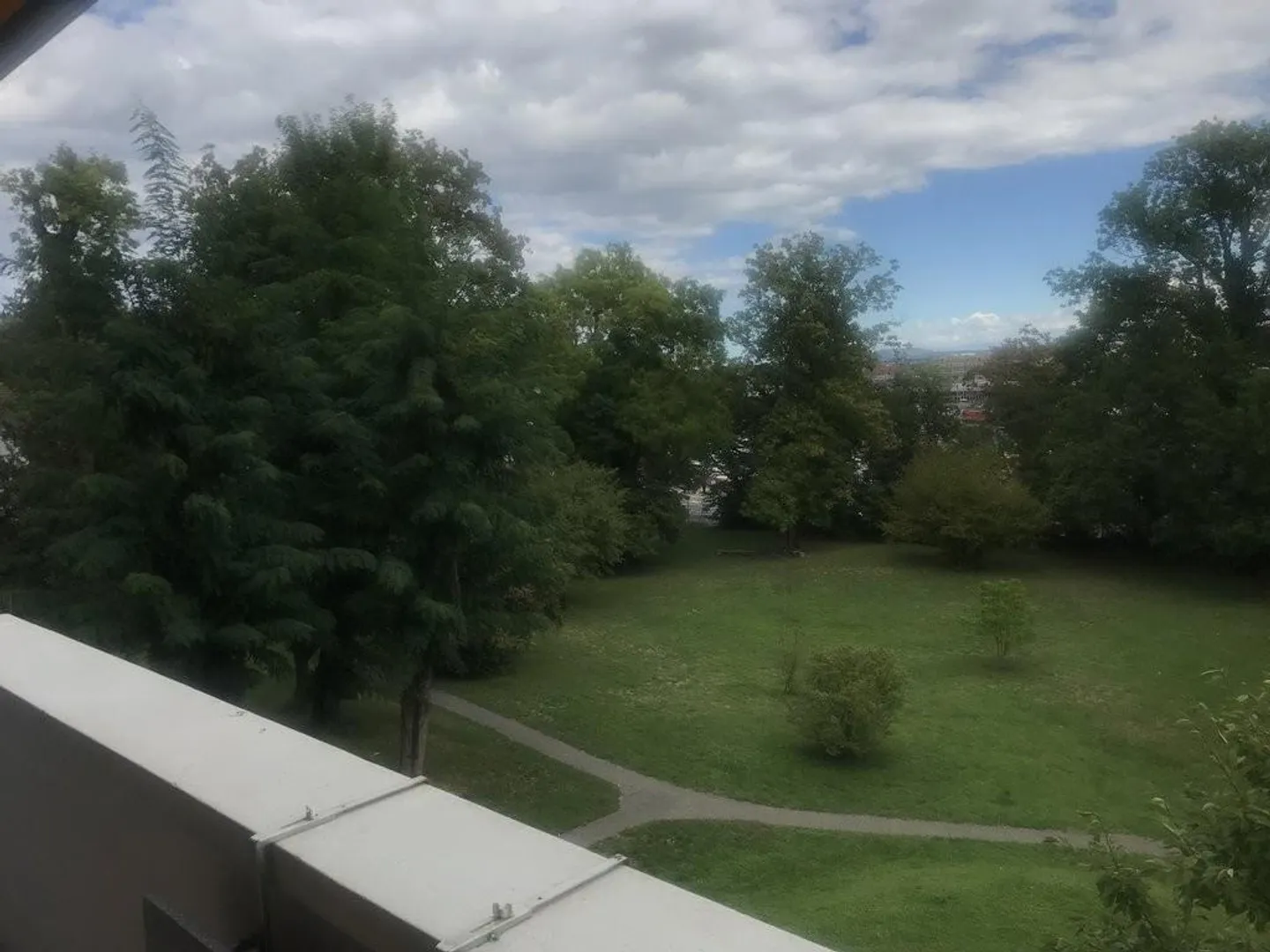 Suchen Sie eine Unterkunft in der Nähe des Bahnhofs und der Geschäfte? - Foto 2 von 8