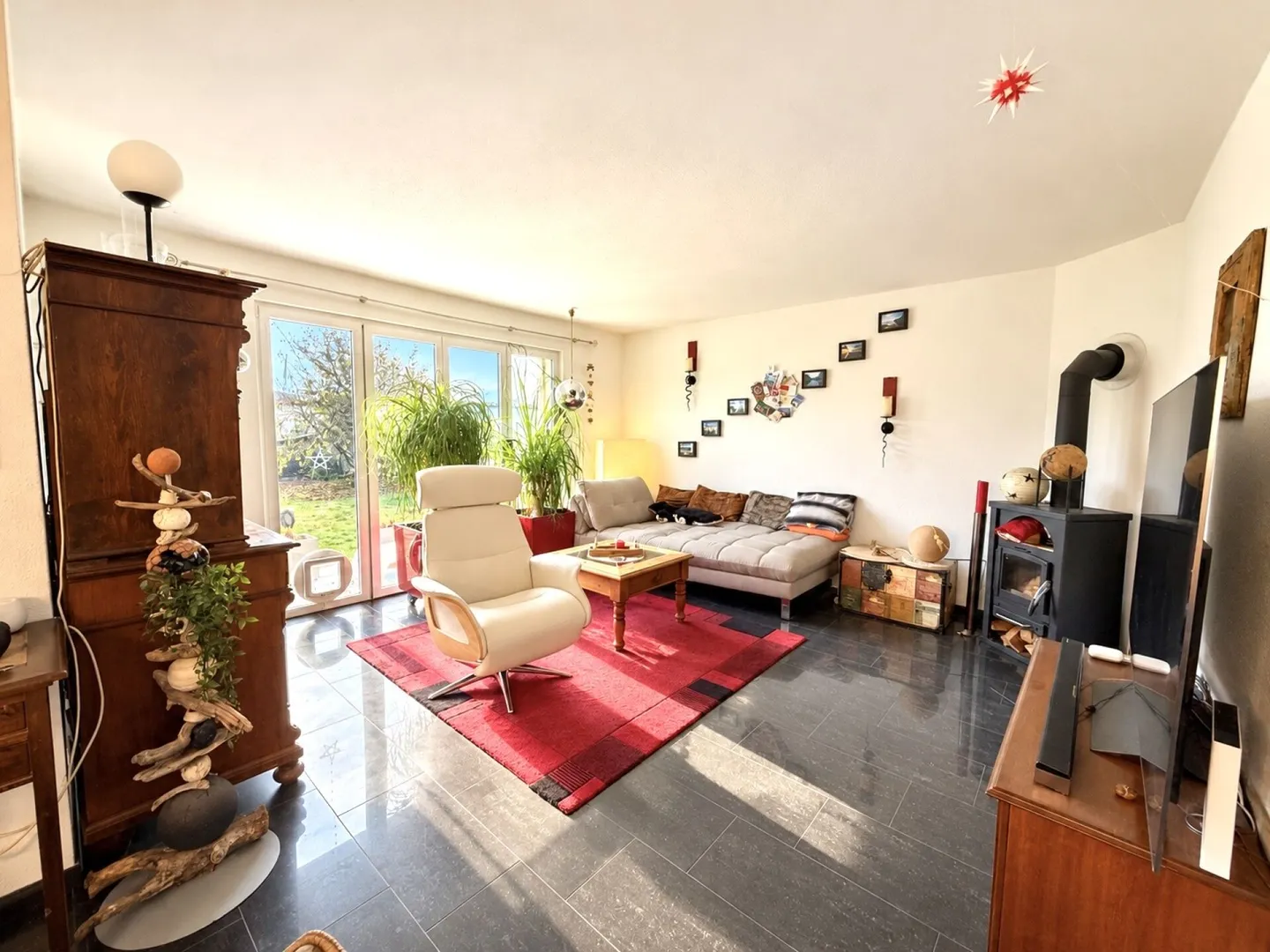 Belle appartement de jardin 4.5 pièces dans un endroit calme - Photo 2 sur 8