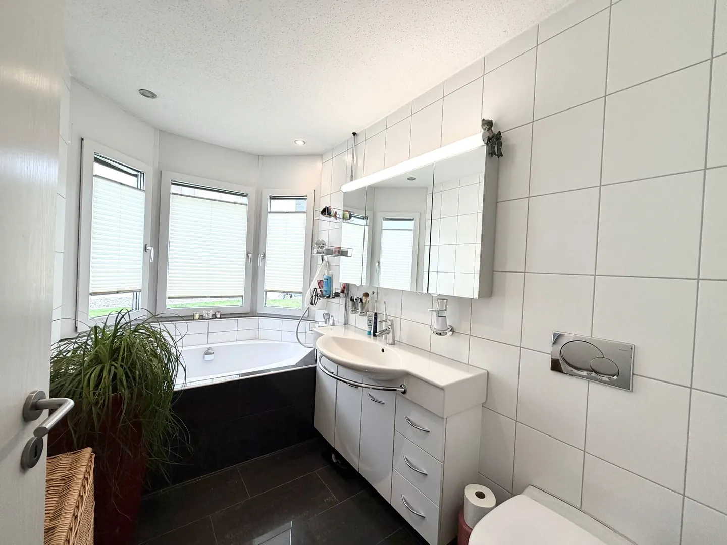 Belle appartement de jardin 4.5 pièces dans un endroit calme - Photo 6 sur 8