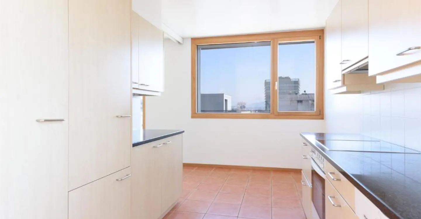 Enjoy a superb corner terrace in a residential area - Photo 5 of 6