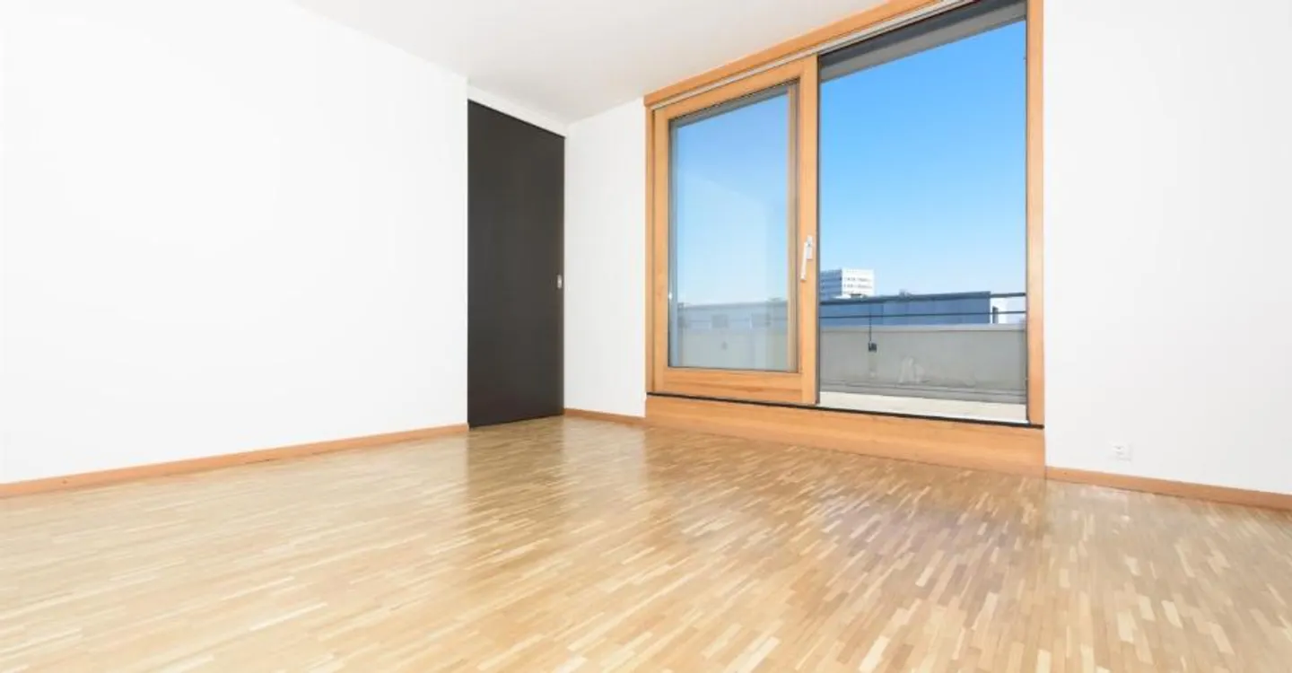 Enjoy a superb corner terrace in a residential area - Photo 2 of 6