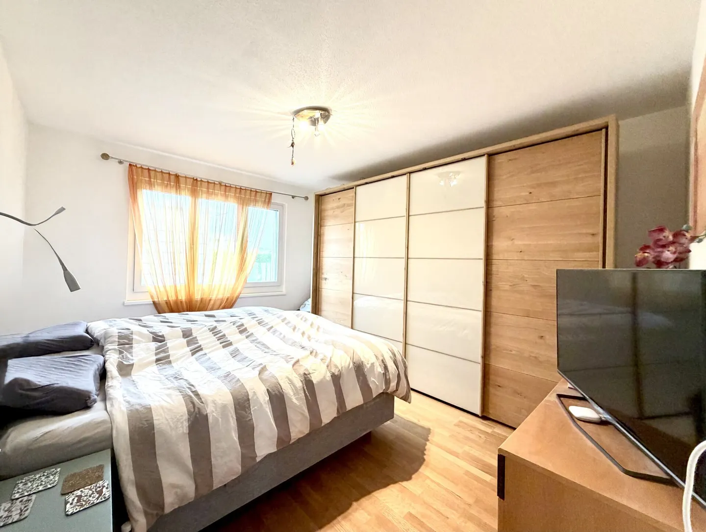 Belle appartement de jardin 4.5 pièces dans un endroit calme - Photo 3 sur 8