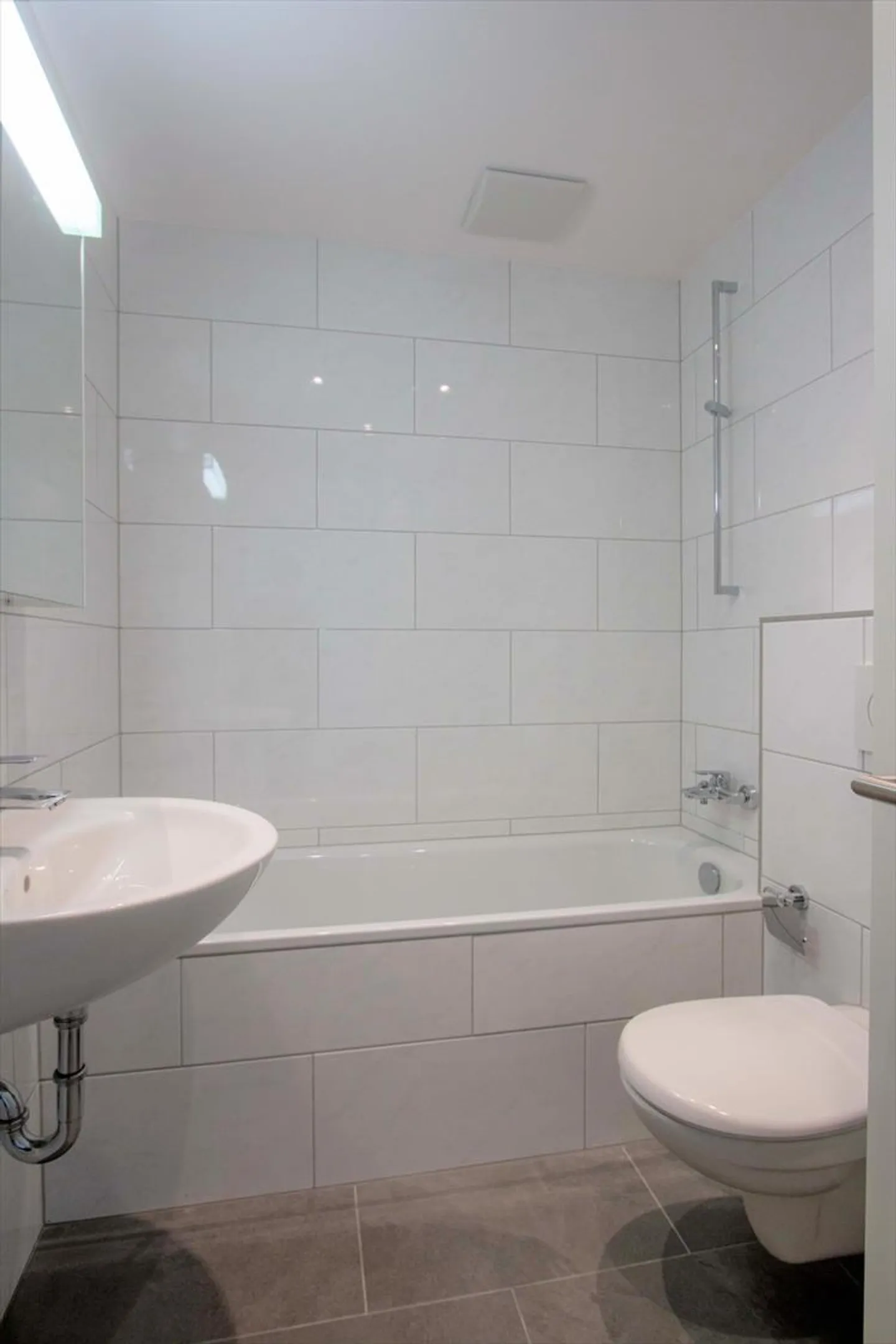 Renovated apartment in a quiet location amidst wonderful green surroundings - Photo 7 of 12