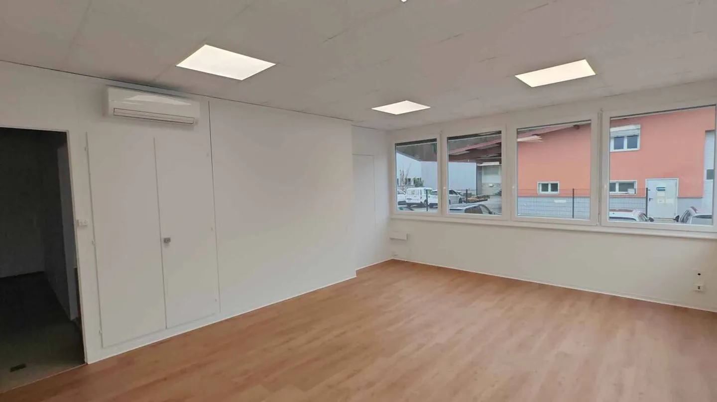 Commercial for rent - Photo 6 of 13