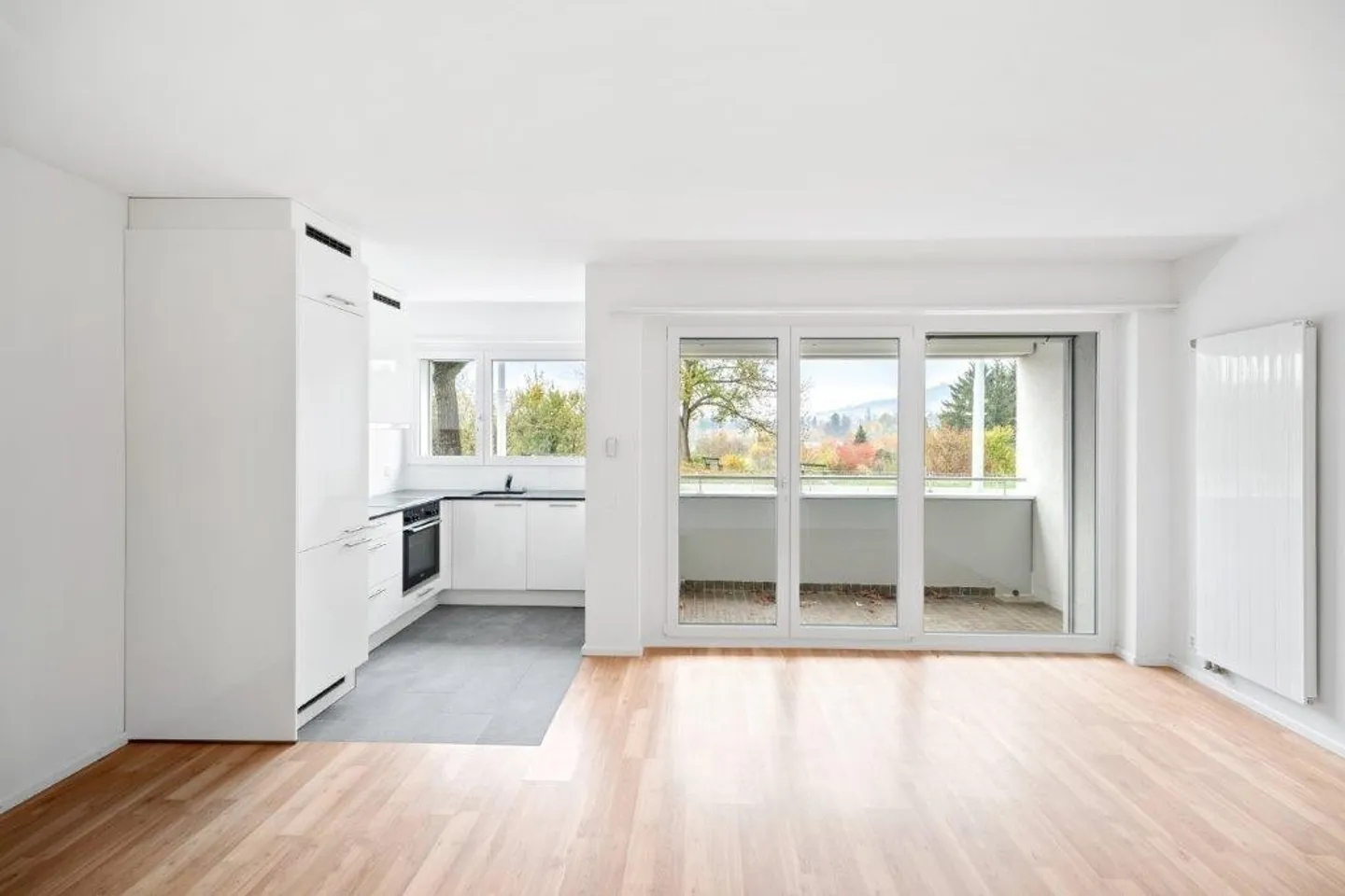 Renovated apartment in a quiet location amidst wonderful green surroundings - Photo 11 of 12