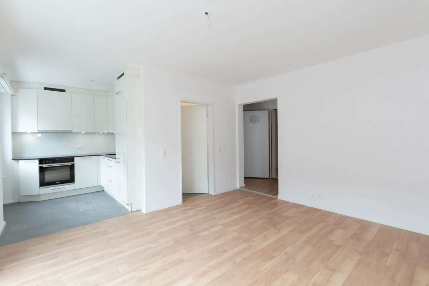 Renovated apartment in a quiet location amidst wonderful green surroundings - Photo 9 of 12