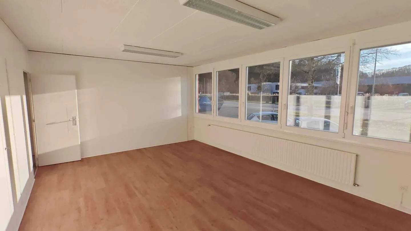 Commercial for rent - Photo 5 of 13