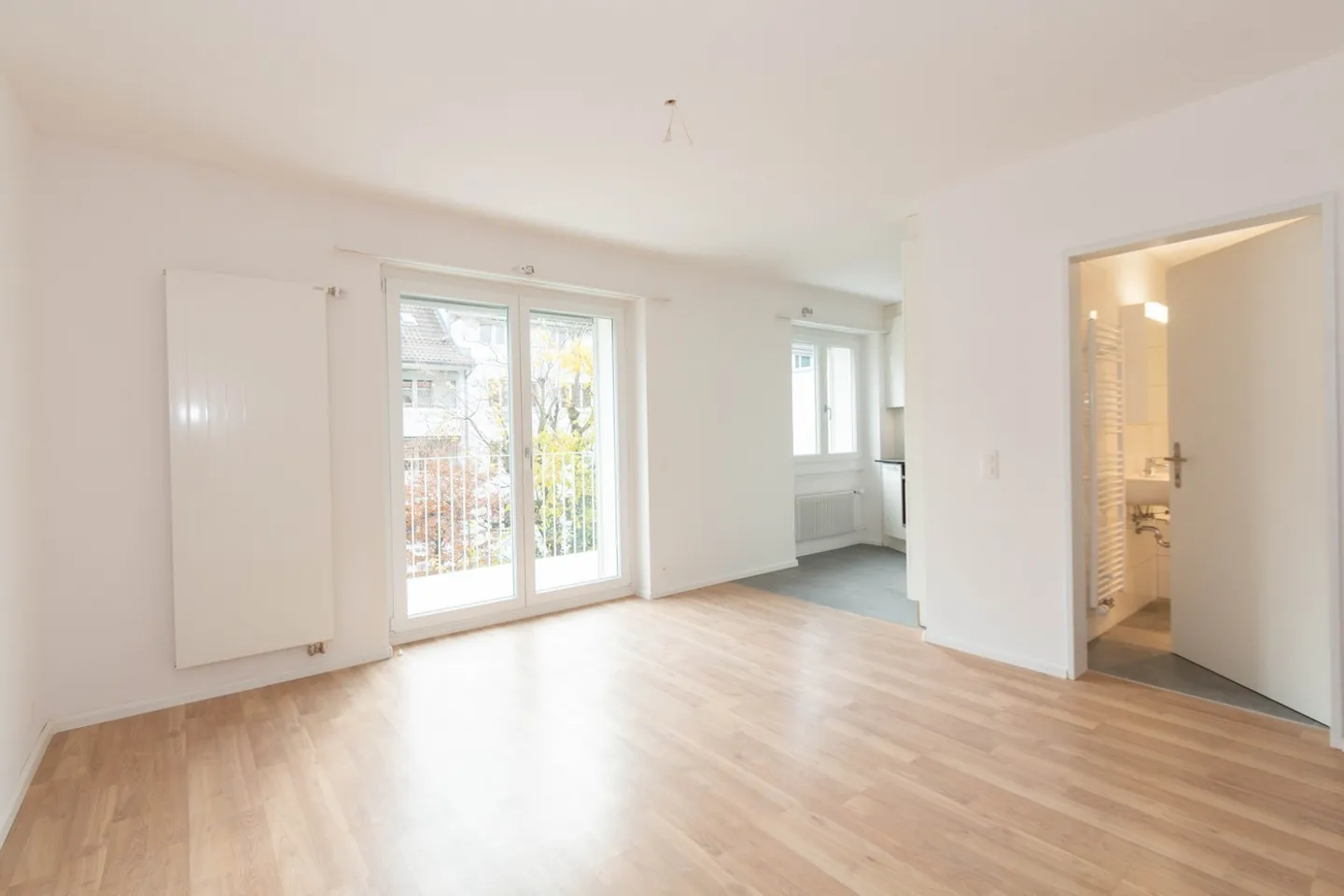 Renovated apartment in a quiet location amidst wonderful green surroundings - Photo 10 of 12