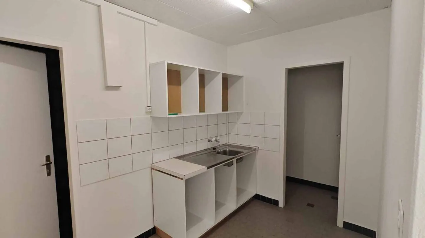 Commercial for rent - Photo 12 of 13