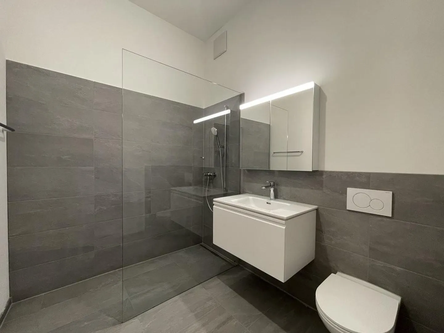 Exclusive Maisonette Apartment in Historic Old Town House in Kleinbasel - Photo 8 of 12