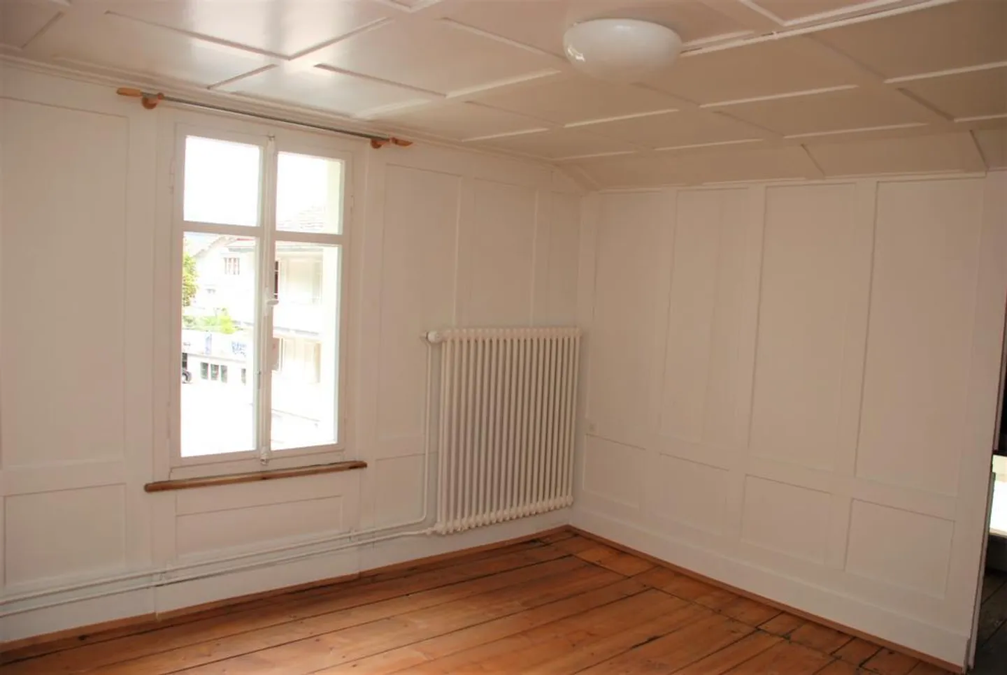 Heimeliges 2.5-Zimmer-Einfamilienhaus im Grünen - Foto 3 von 10