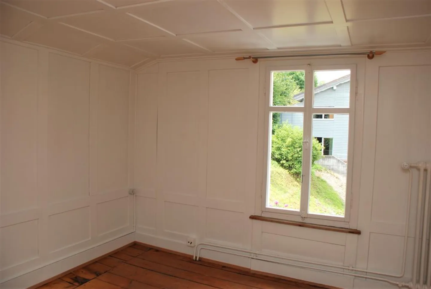 Heimeliges 2.5-Zimmer-Einfamilienhaus im Grünen - Foto 4 von 10