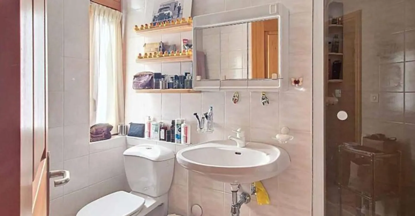SCHÖNE 3-ZIMMER-WOHNUNG 100 M2 - ZENTRAL UND RUHIG - Foto 9 von 12