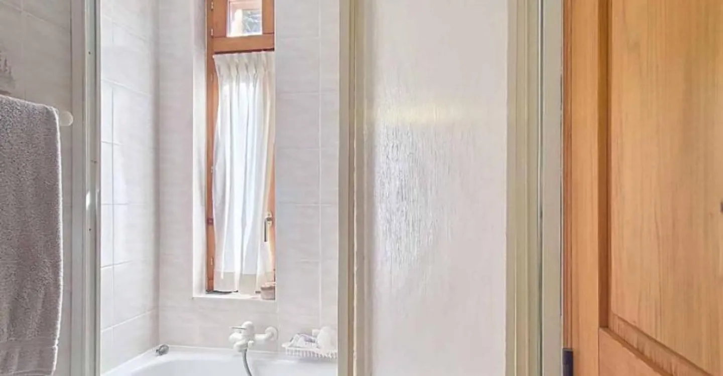 SCHÖNE 3-ZIMMER-WOHNUNG 100 M2 - ZENTRAL UND RUHIG - Foto 10 von 12