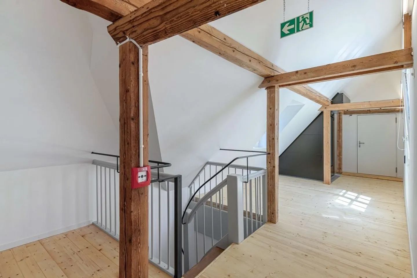 Office in the attic of a historic building - Photo 8 of 10