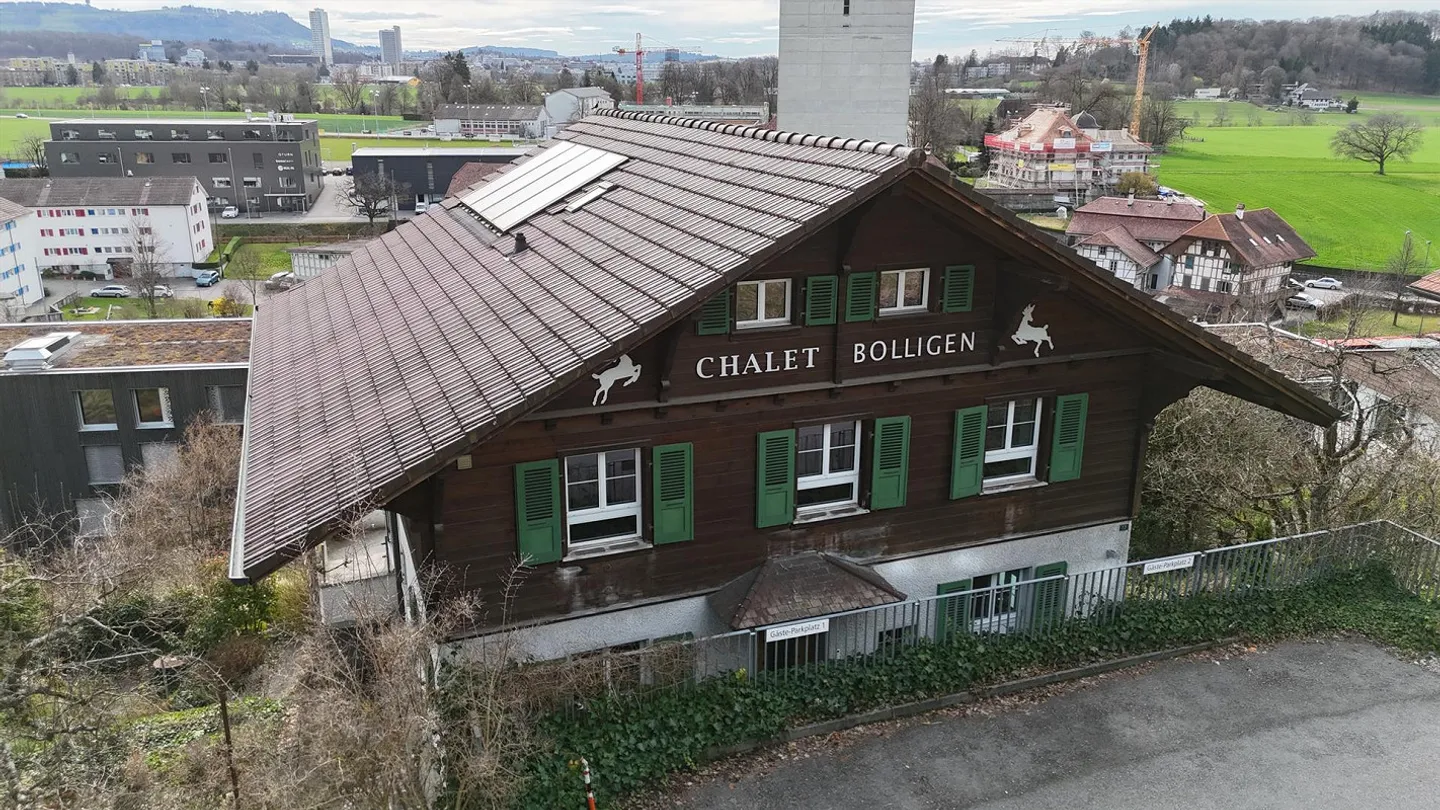 Charming 10.5-Room Single-Family House with a View in Bolligen - Photo 2 of 17