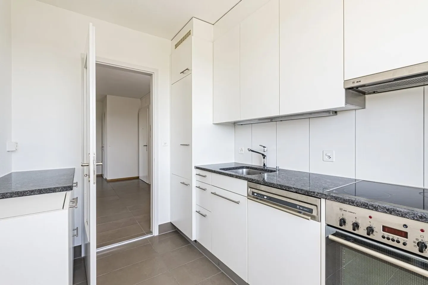 Sonnige Wohnung mit Balkon - Foto 2 von 11