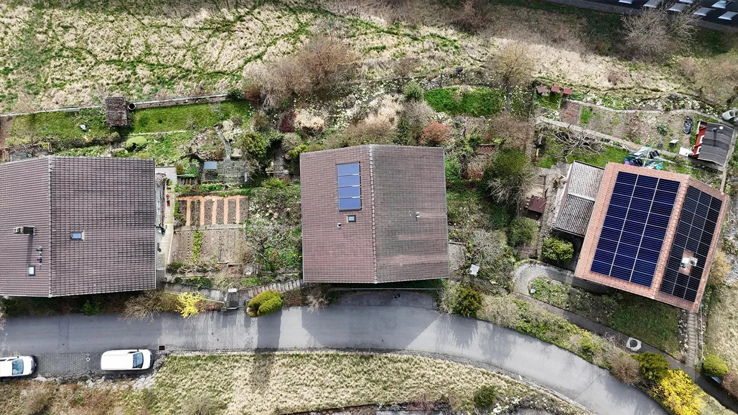 Charming 10.5-Room Single-Family House with a View in Bolligen - Photo 4 of 17