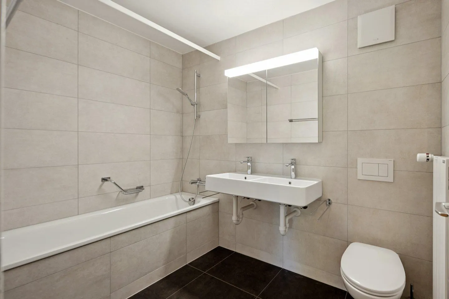 Ampio alloggio in un quartiere tranquillo - Foto 7 di 11