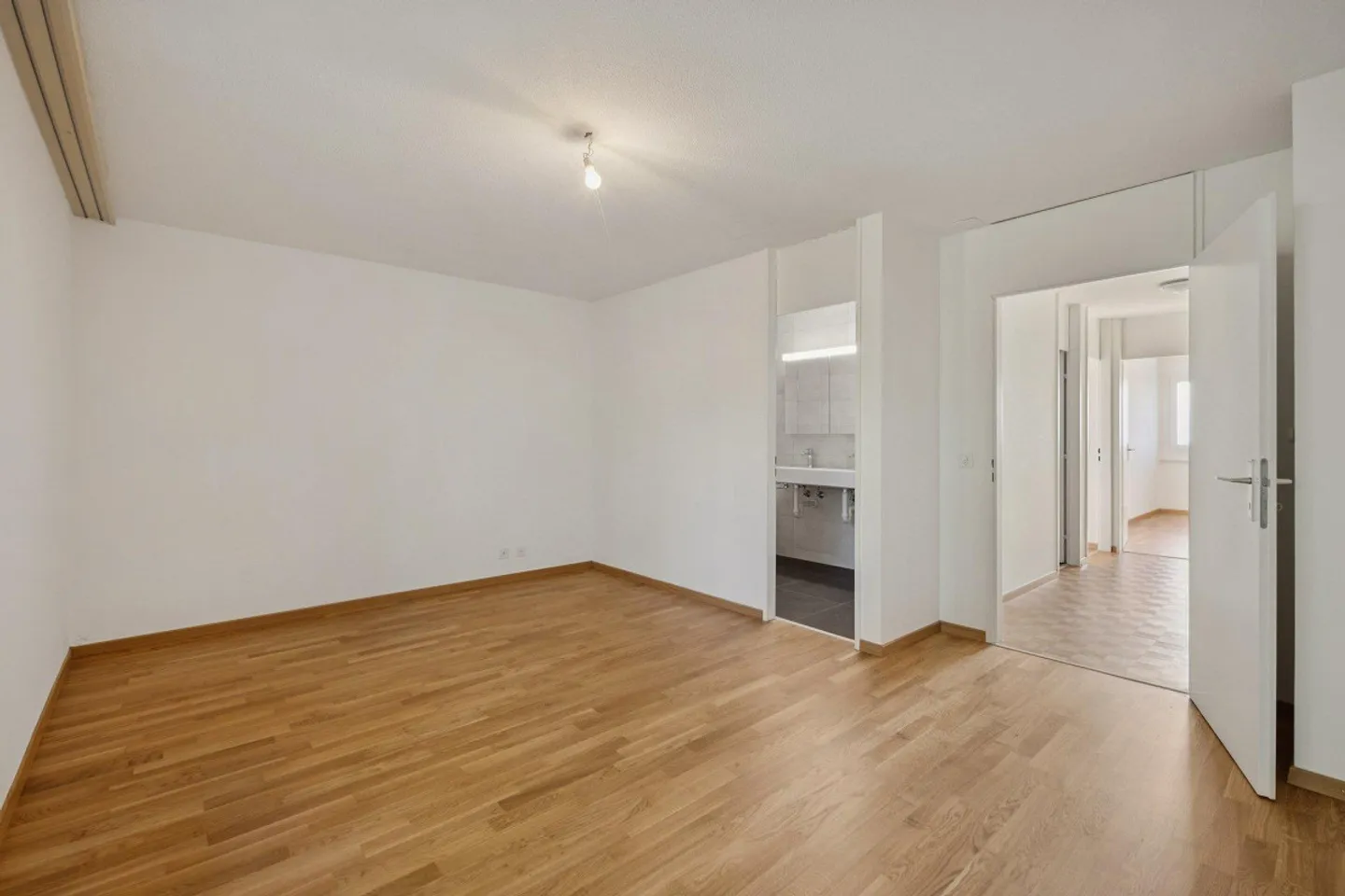 Ampio alloggio in un quartiere tranquillo - Foto 9 di 11