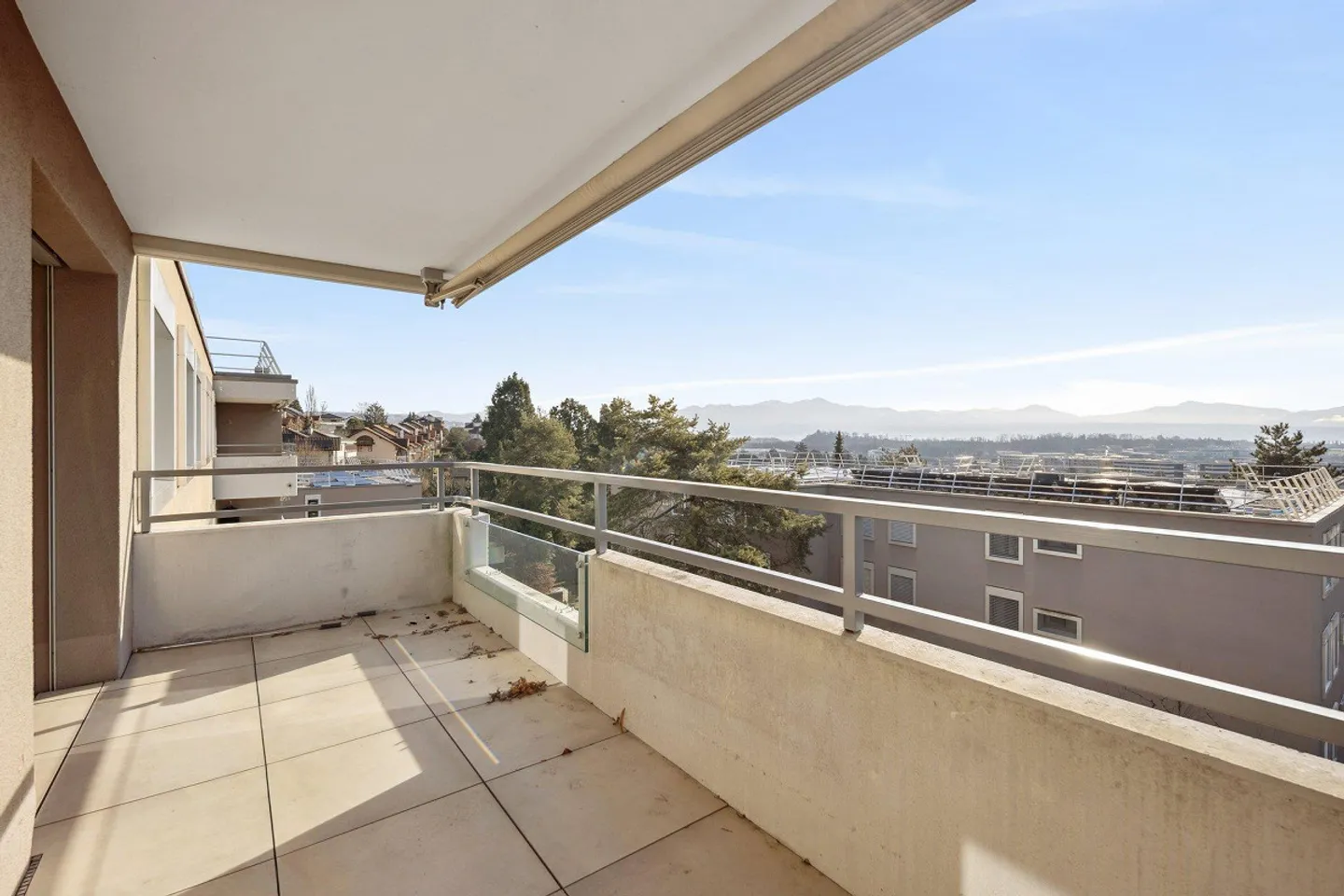 Ampio alloggio in un quartiere tranquillo - Foto 10 di 11