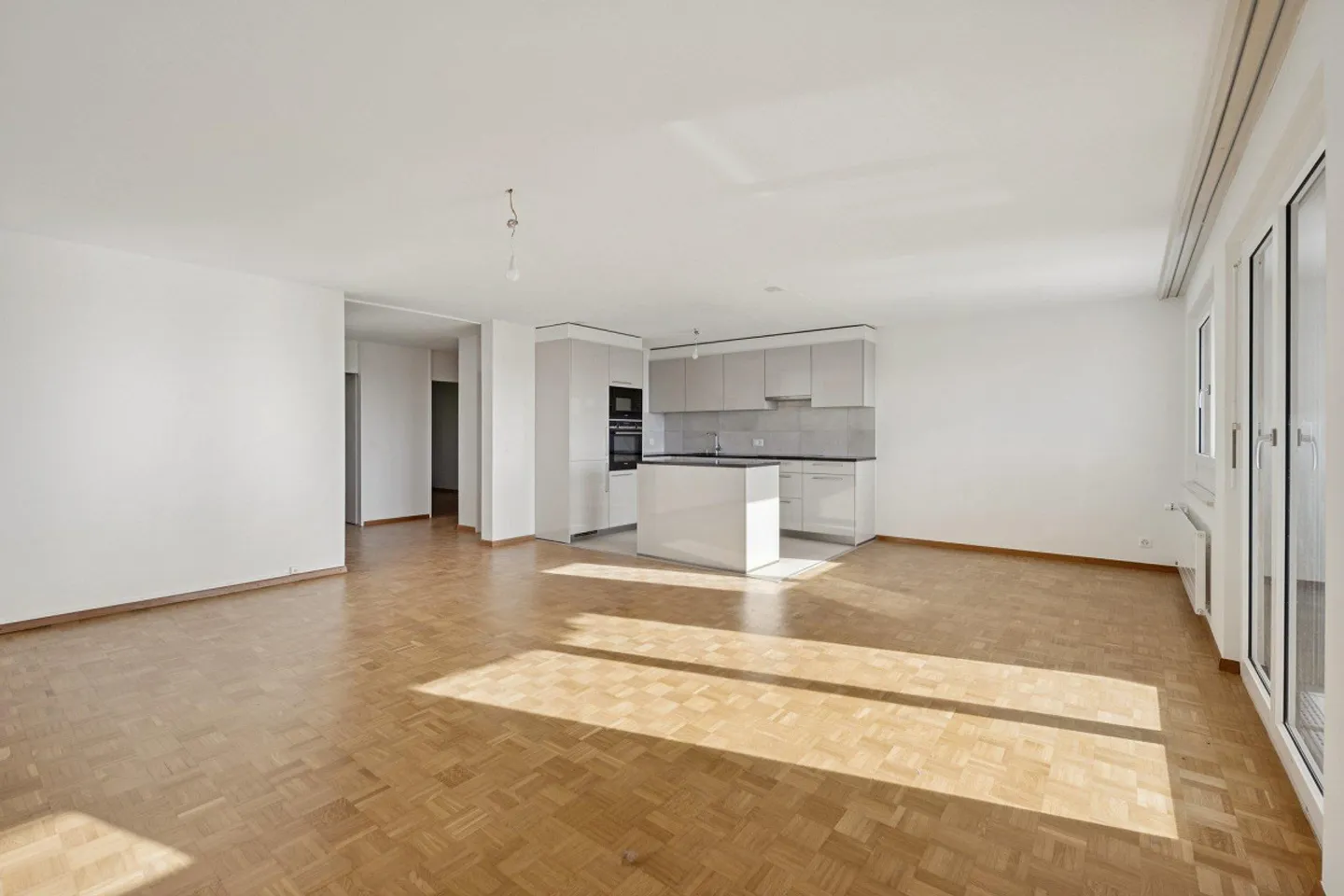 Ampio alloggio in un quartiere tranquillo - Foto 3 di 11