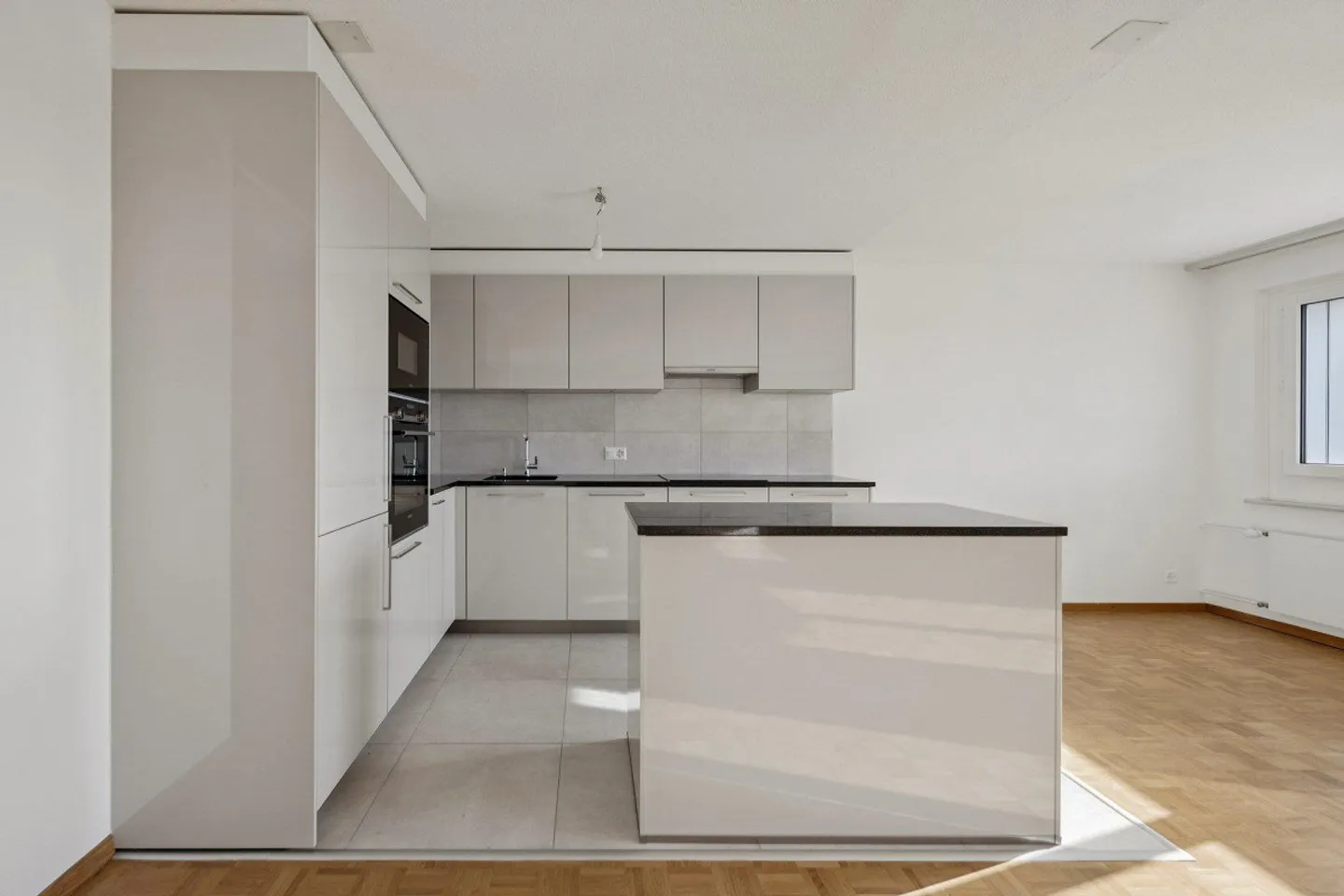 Ampio alloggio in un quartiere tranquillo - Foto 5 di 11