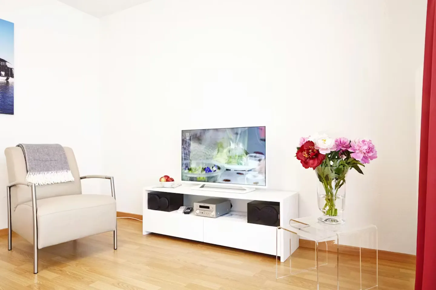 Chic Apartment in Zürich - Photo 2 of 8