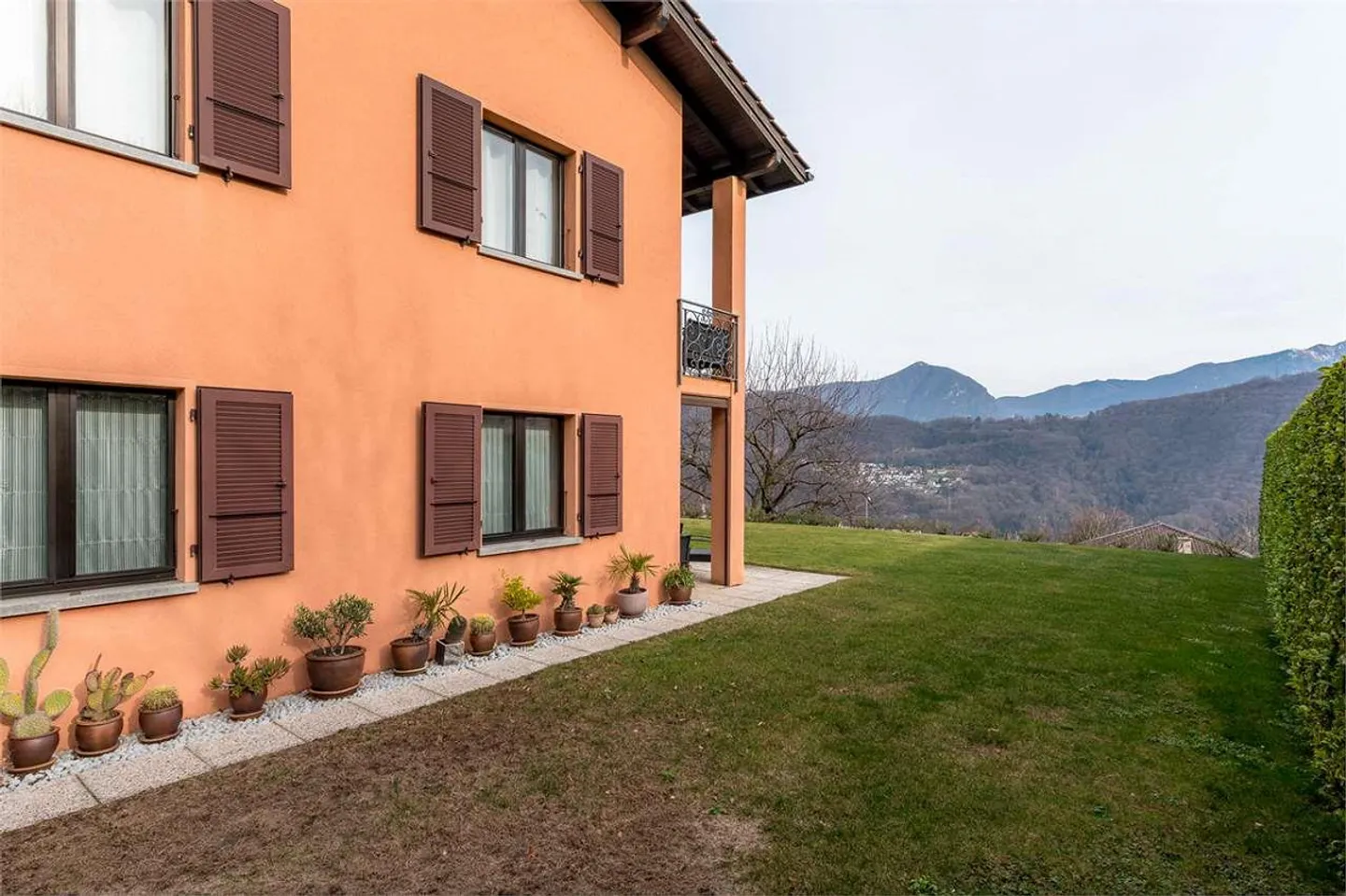 Stunning Villa Golden Hill Lugano - Photo 1 of 13