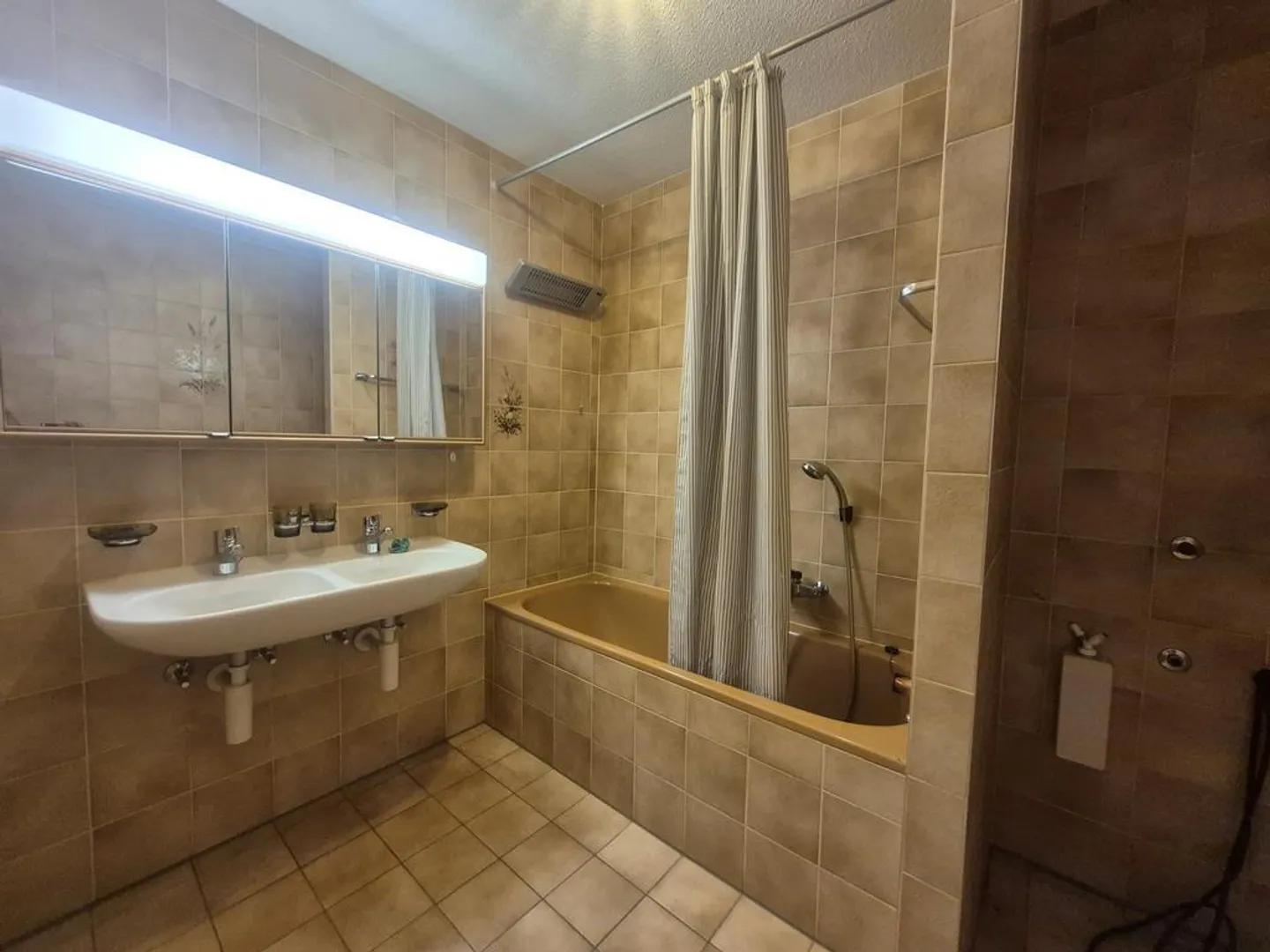 Near the city center - Spacious apartment - Photo 5 of 8