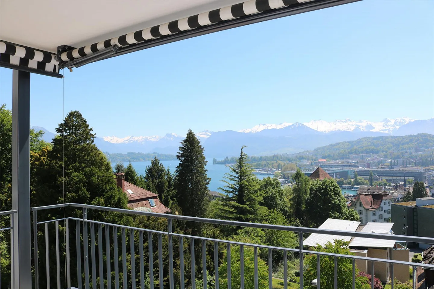 Bellissimo appartamento di 3,5 stanze in una posizione top! - Foto 1 di 10