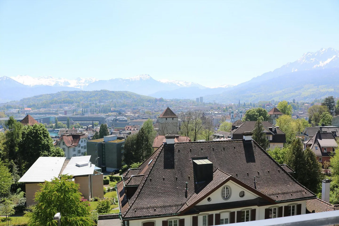 Bellissimo appartamento di 3,5 stanze in una posizione top! - Foto 2 di 10